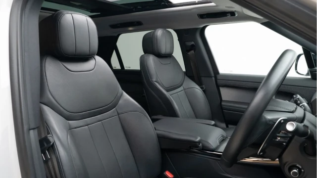 Land Rover Range Rover Sport (23 Reg) 3.0 D300 Dynamic SE (Black Pack) Image 3