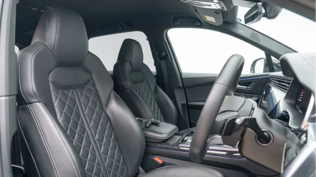 Audi SQ7 (24 Reg) 4.0TFSI V8 Black Edition Quattro Image 3