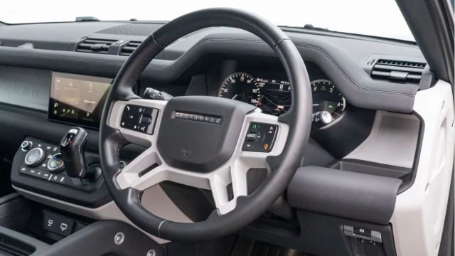 Land Rover Defender (23 Reg) 90 3.0 D250 Hard Top Commercial (+VAT) Image 4