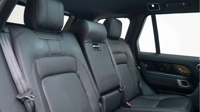 Land Rover Range Rover (70 Reg) 3.0SDV6 Vogue Image 8