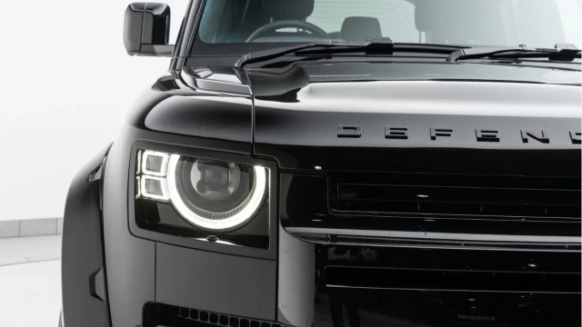 Land Rover Defender (25 Reg) 110 5.0 V8 P425 X (URBAN) Image 8