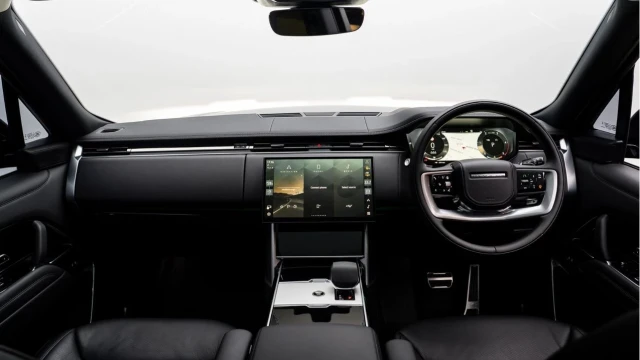 Land Rover Range Rover (75 Reg) 3.0 D350 HSE (Shadow Pack) Image 2