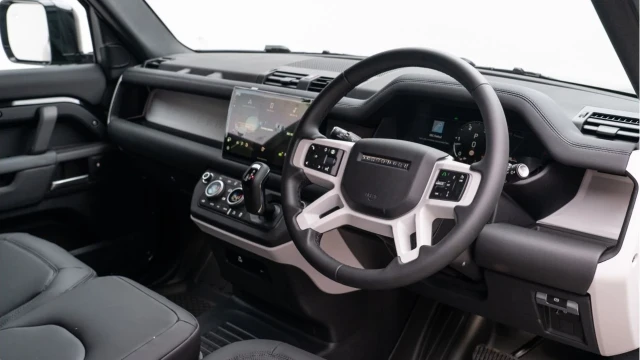 Land Rover Defender (74 Reg) 90 3.0 D250 X-Dynamic SE Hard Top Commercial (3 Seat) (+VAT) Image 2