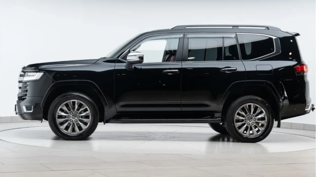 Toyota Land Cruiser (74 Reg) 300 3.3D V6 Sahara ZX (RHD) Image 4