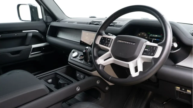 Land Rover Defender (73 Reg) 90 3.0 D250 SE Hard Top Commercial (+VAT) Image 2