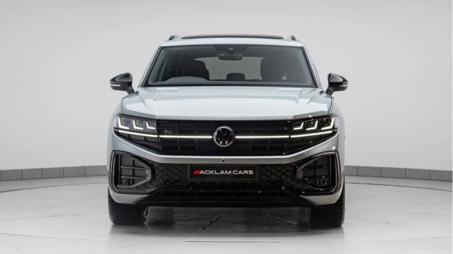 Volkswagen Touareg (25 Reg) 3.0TDI V6 Black Edition Image 4