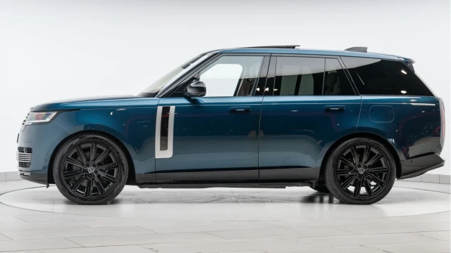 Land Rover Range Rover (23 Reg) 3.0 P510e SV Hybrid (VAT Q) Image 4