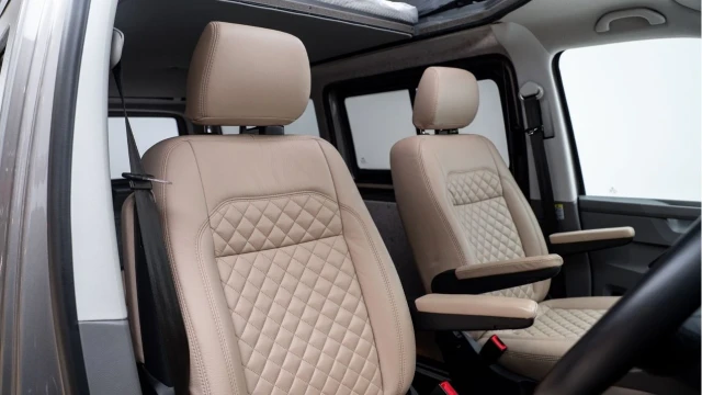 Volkswagen Transporter (23 Reg) 2.0TDI T30 Highline DSG LWB (7 Seat 4 Berth Camper) Image 4