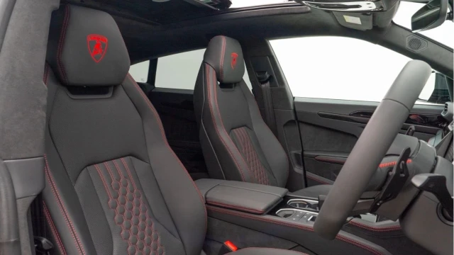 Lamborghini Urus (75 Reg) 4.0 V8 SE Hybrid Image 3