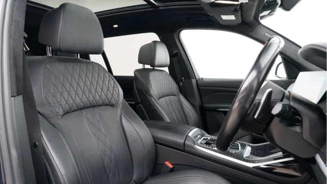 BMW X7 (22 Reg) 3.0 40D M Sport xDrive Image 3