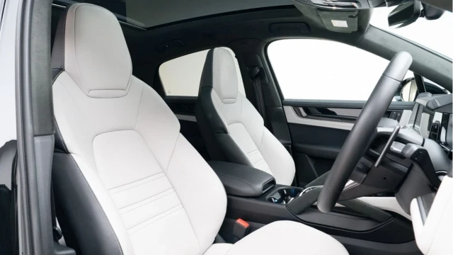 Porsche Cayenne (24 Reg) S 3.0 V6 E-Hybrid Coupe Image 3