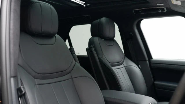 Land Rover Range Rover Sport (75 Reg) 4.4 P530 V8 Autobiography (Black Pack) Image 3