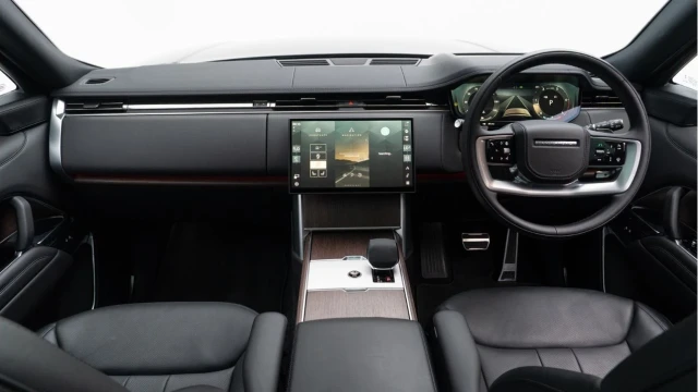 Land Rover Range Rover (74 Reg) 3.0 D300 HSE (Shadow Pack) Image 2