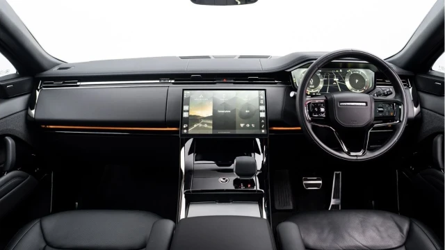 Land Rover Range Rover Sport (74 Reg) 3.0 D300 Dynamic SE (Black Pack) Image 2