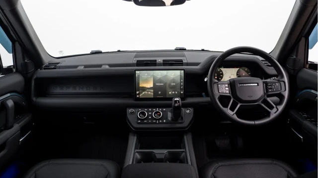 Land Rover Defender (25 Reg) 110 3.0 D250 X-Dynamic SE (Black Pack) Image 2
