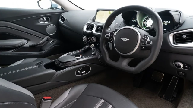 Aston Martin Vantage (68 Reg) 4.0 V8 Image 2
