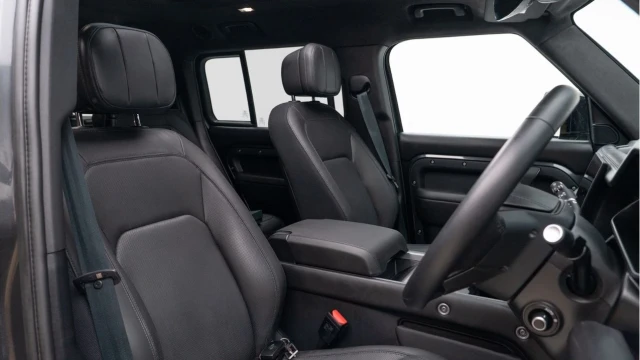 Land Rover Defender (74 Reg) 130 3.0 D350 X-Dynamic HSE (7 Seat) Image 3