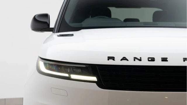 Land Rover Range Rover Sport (23 Reg) 3.0 D300 Dynamic SE (Black Pack) Image 7