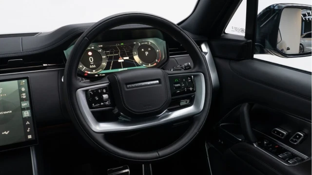 Land Rover Range Rover (24 Reg) 3.0 D300 HSE (Shadow Pack) Image 4
