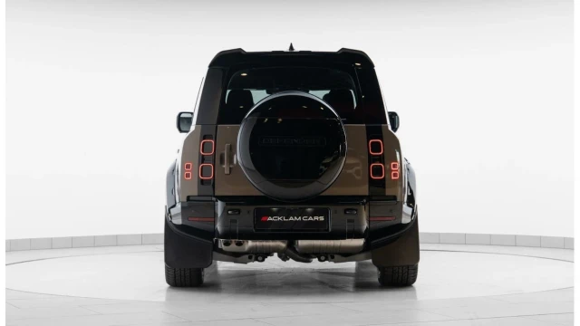 Land Rover Defender (25 Reg) 110 3.0 D350 X-Dynamic HSE (7 Seat) (Bespoke) Image 5