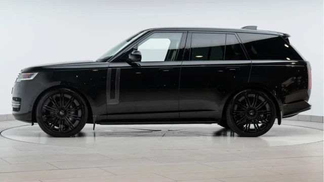 Land Rover Range Rover (73 Reg) 3.0 D350 HSE (Shadow Pack) Image 4