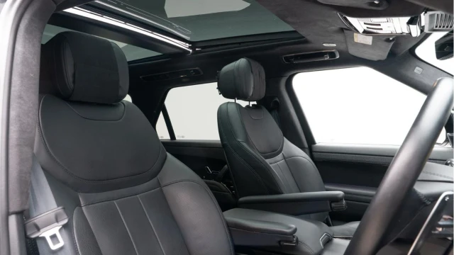 Land Rover Range Rover Sport (23 Reg) 3.0 D350 Autobiography (Black Pack) Image 3