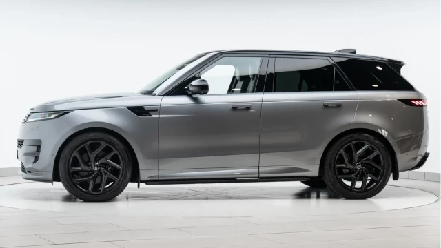Land Rover Range Rover Sport (72 Reg) 3.0 D300 Dynamic SE Image 4