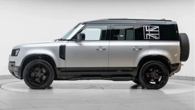 Land Rover Defender (22 Reg) 110 2.0 P400e X-Dynamic HSE Hybrid Image 4