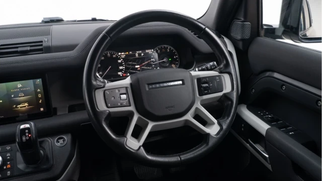 Land Rover Defender (22 Reg) 110 3.0 D300 X-Dynamic SE (VAT Q) Image 4