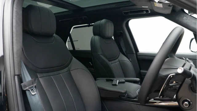 Land Rover Range Rover Sport (75 Reg) 4.4 V8 P530 Autobiography (Black Pack) Image 3