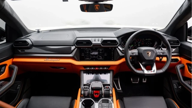 Lamborghini Urus (25 Reg) 4.0 V8 SE Hybrid Image 2