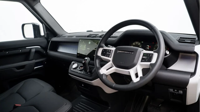 Land Rover Defender (25 Reg) 90 3.0 D250 X-Dynamic SE Hard Top Commercial (3 Seat) (+VAT) Image 2