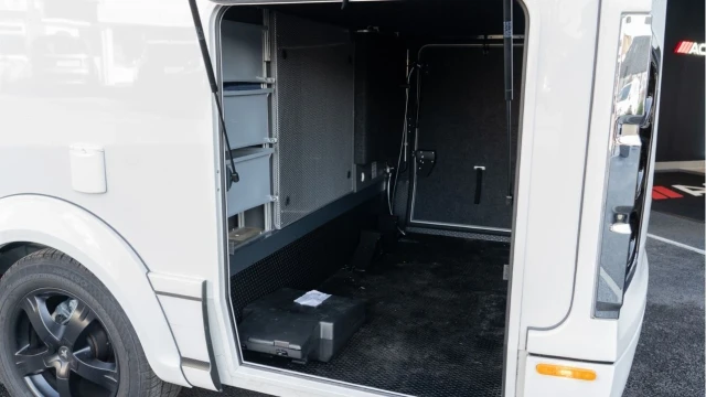 Niesmann + Bischoff Ismove 6.9 E (24 Reg) 2.2D Auto (4 Berth) Image 7