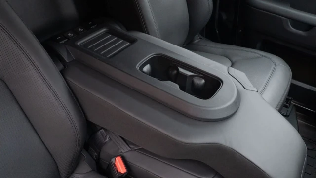 Land Rover Defender (25 Reg) 90 3.0 D350 X-Dynamic HSE Hard Top Commercial (3 Seat) (+VAT) Image 6