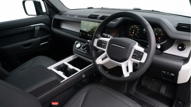 Land Rover Defender (25 Reg) 90 3.0 D350 X-Dynamic HSE (Bespoke) Image 8