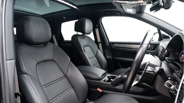 Porsche Cayenne (23 Reg) 3.0 V6 Platinum Edition Image 3