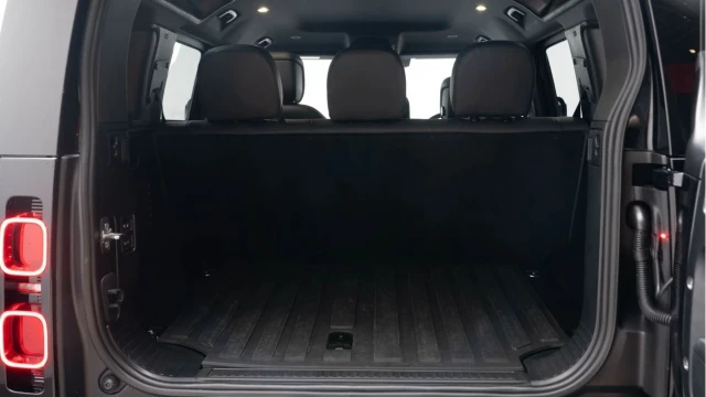 Land Rover Defender (25 Reg) 110 3.0 D250 X-Dynamic HSE Hard Top (6 Seat) (+VAT) Image 5