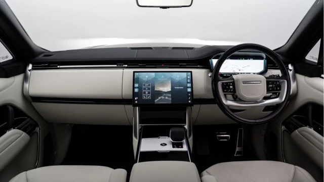 Land Rover Range Rover (74 Reg) 3.0 P550e Autobiography Hybrid Image 2