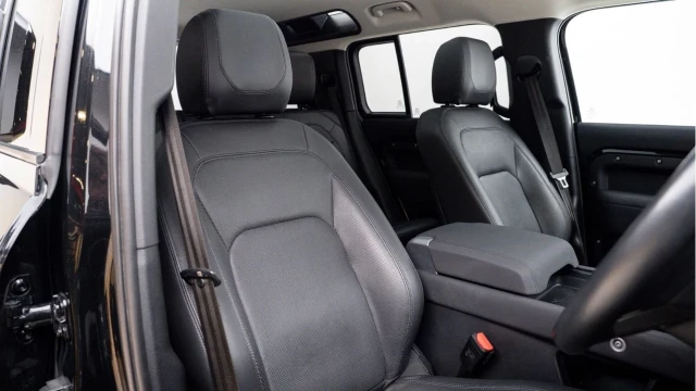 Land Rover Defender (22 Reg) 110 3.0 D250 XS Edition (Black Pack) Image 3