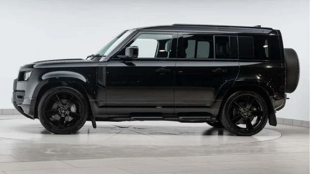 Land Rover Defender (74 Reg) 110 3.0 D350 X-Dynamic HSE (Black Pack) Image 4