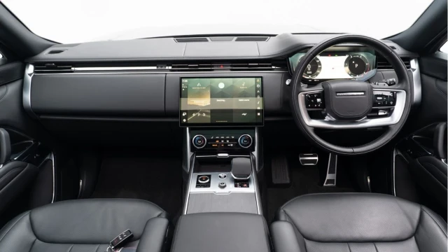Land Rover Range Rover (72 Reg) 3.0 D350 Autobiography Image 2