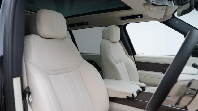Land Rover Range Rover (74 Reg) 3.0 D350 HSE LWB (7 Seat) (VAT Q) Image 3