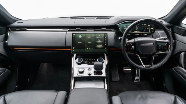 Land Rover Range Rover Sport (23 Reg) 3.0 D300 Dynamic SE (Black Pack) Image 2