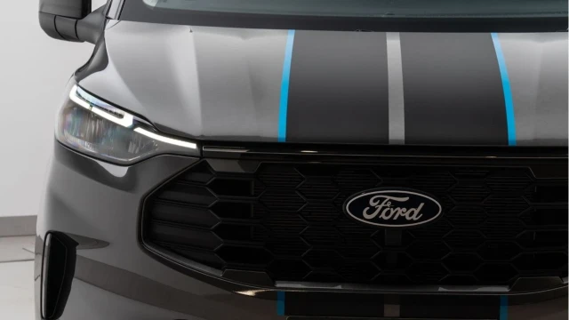 Ford Transit Custom (25 Reg) 320 2.0 Ecoblue Sport LWB AWD (5 Seat) (+VAT) Image 7