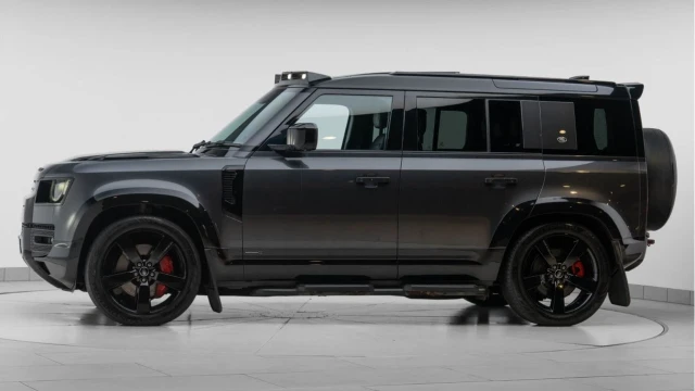 Land Rover Defender (71 Reg) 110 3.0 D300 X (Bespoke) Image 4