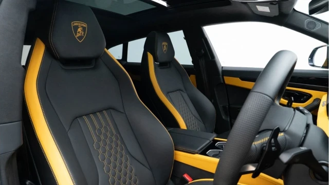 Lamborghini Urus (25 Reg) 4.0 V8 SE Hybrid Image 3