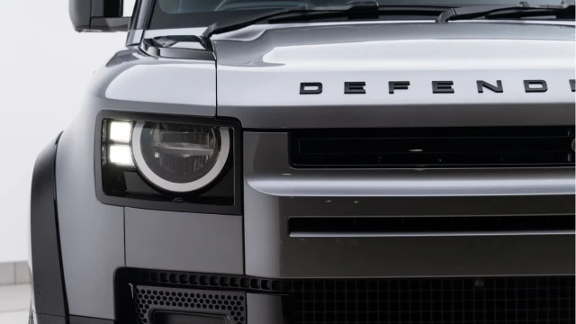 Land Rover Defender (24 Reg) 90 3.0 D250 Hard Top Commercial (3 Seat) (+VAT) Image 7