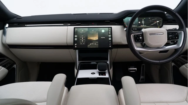 Land Rover Range Rover (74 Reg) 3.0 D350 SE (Shadow) Image 2