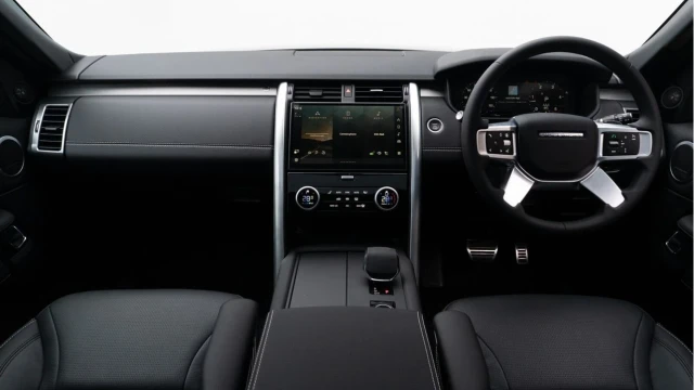 Land Rover Discovery (74 Reg) 3.0 D350 Dynamic SE (URBAN Styling) Image 2