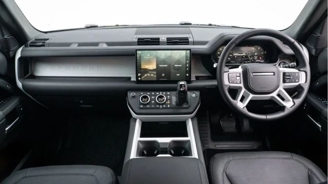 Land Rover Defender (25 Reg) 110 3.0 D350 X-Dynamic HSE (7 Seat) (Bespoke) Image 2